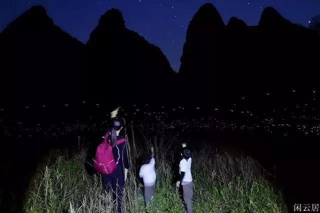 夏季的时尚女孩