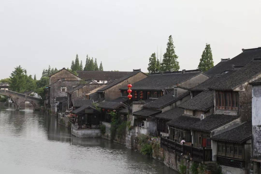 出去下馆子吃饭，你会选择排队等很久吗？游戏画面